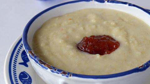 Bouillie de millet à la confiture de coing